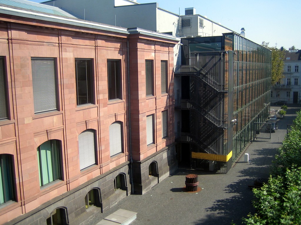 Altbau des LVR-LandesMuseums Bonn in der Bachstraße, Neubau in der Colmantstraße und Skulpturenhof (2011)