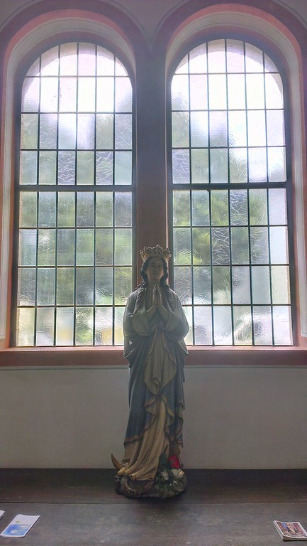 Madonnenfigur in der Pfarr- und Wallfahrtskirche Maria-Hilf in Koblenz-Lützel (2014)