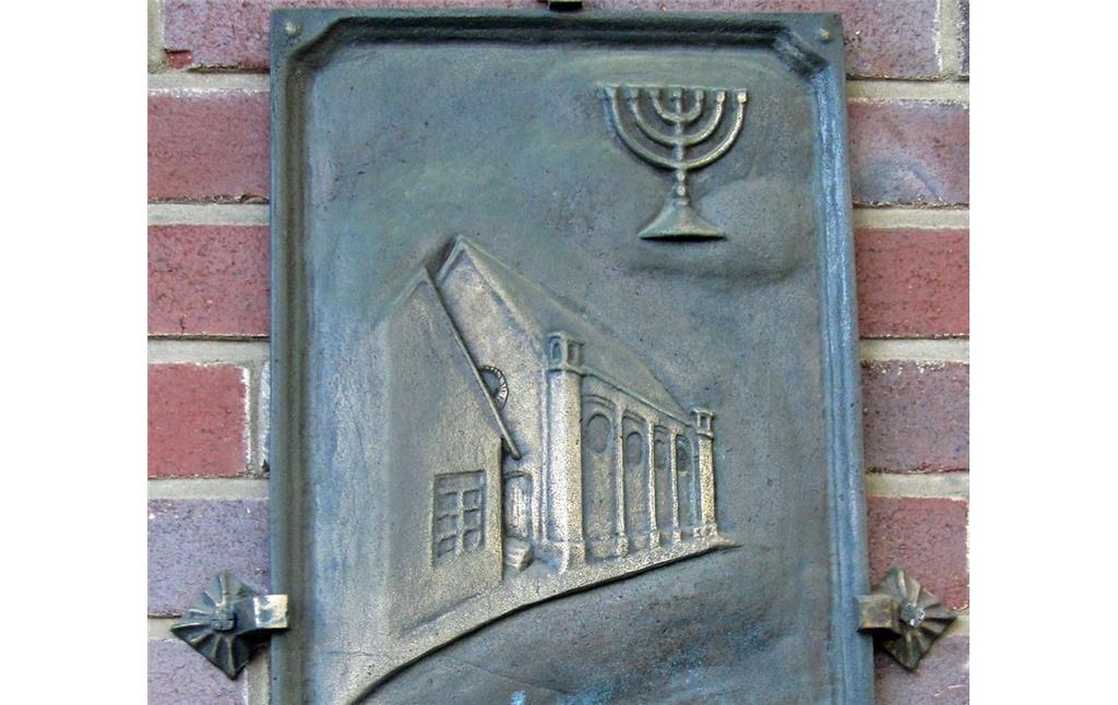 Darstellung der früheren Kaldenkirchener Synagoge auf einer Gedenktafel in der Synagogenstraße (2013)
