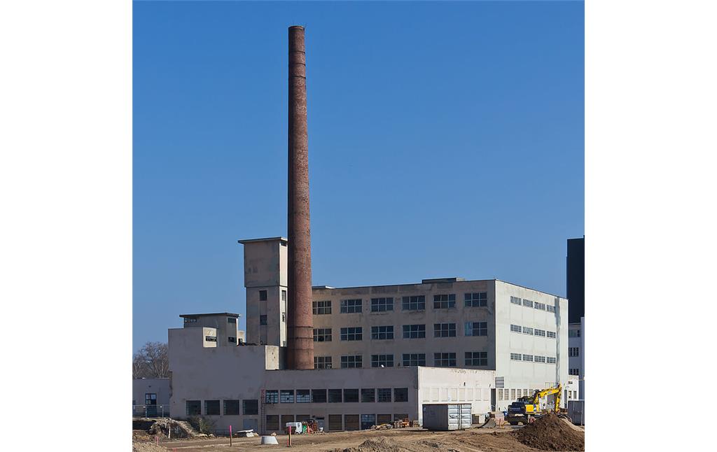 Fabrikgebäude mit Schornstein und Wasserturm der Chemischen Werke Siegel Co. in Köln-Braunsfeld (2012)