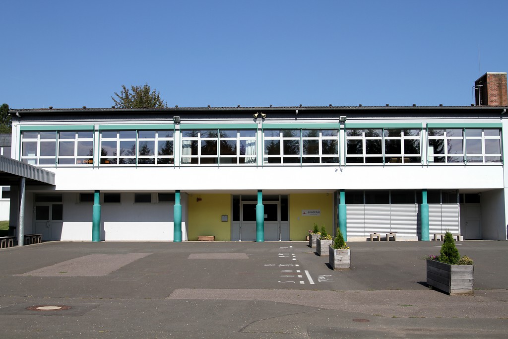Hauptgebäude der Grundschule Nonnweiler (2016)