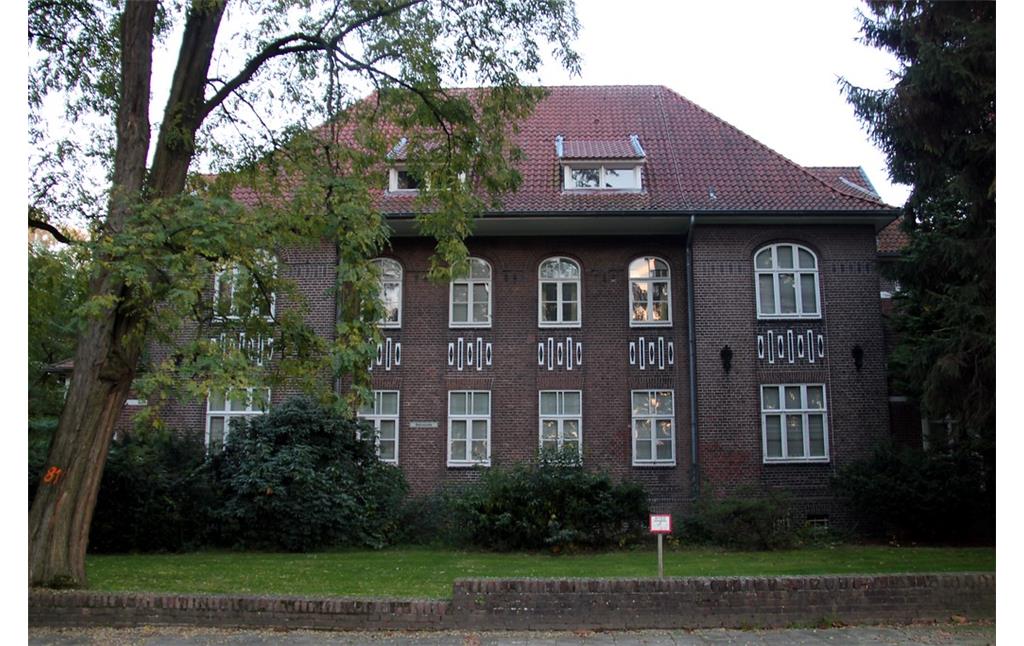 Pflegegebäude in der LVR-Klinik Bedburg-Hau (2015)