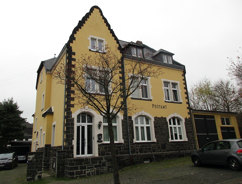 Das Gebäude des alten kaiserlichen Postamts in der Bahnhofsstraße in Polch, heute genutzt als Wohnhaus (2022).