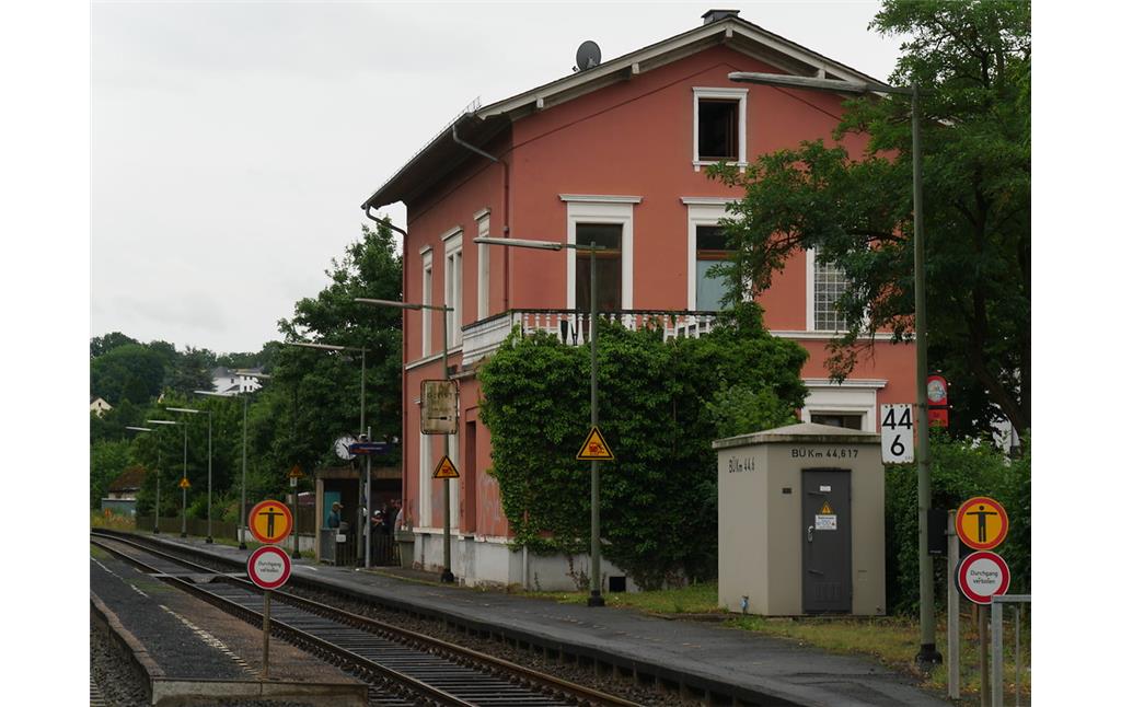 Hauptgebäude des Bahnhofs Runkel (2017)