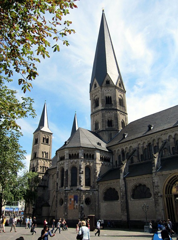 Cassiusstift (Münster in Bonn), Ansicht der Stiftskirche von Norden (2011)