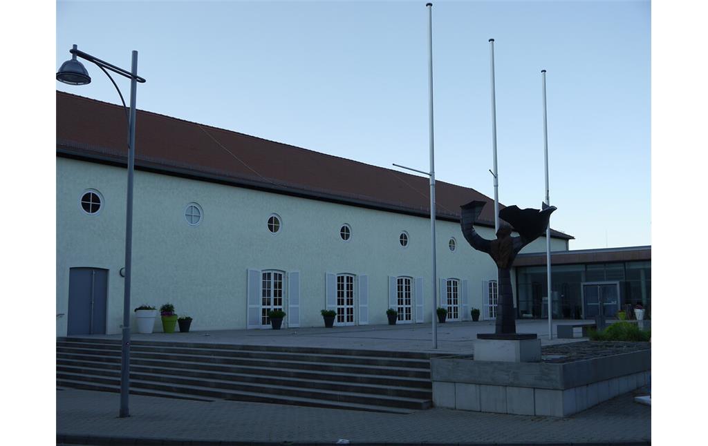 Außenansicht des Hohenstaufensaals in Annweiler am Trifels (2020)