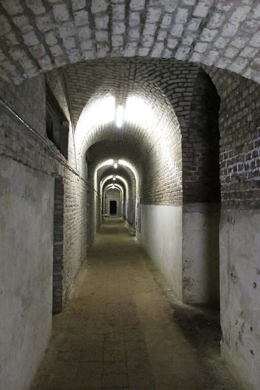 Ein Gang im Inneren des Fort IV der preußischen Festungswerke in Köln-Bocklemünd/Mengenich (2022).