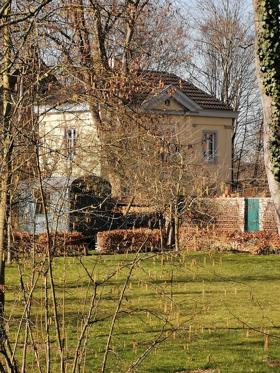 Das Gärtnerhaus hinter dem eigentlichen Herrenhaus Graue Burg in Bornheim-Sechtem (2021).