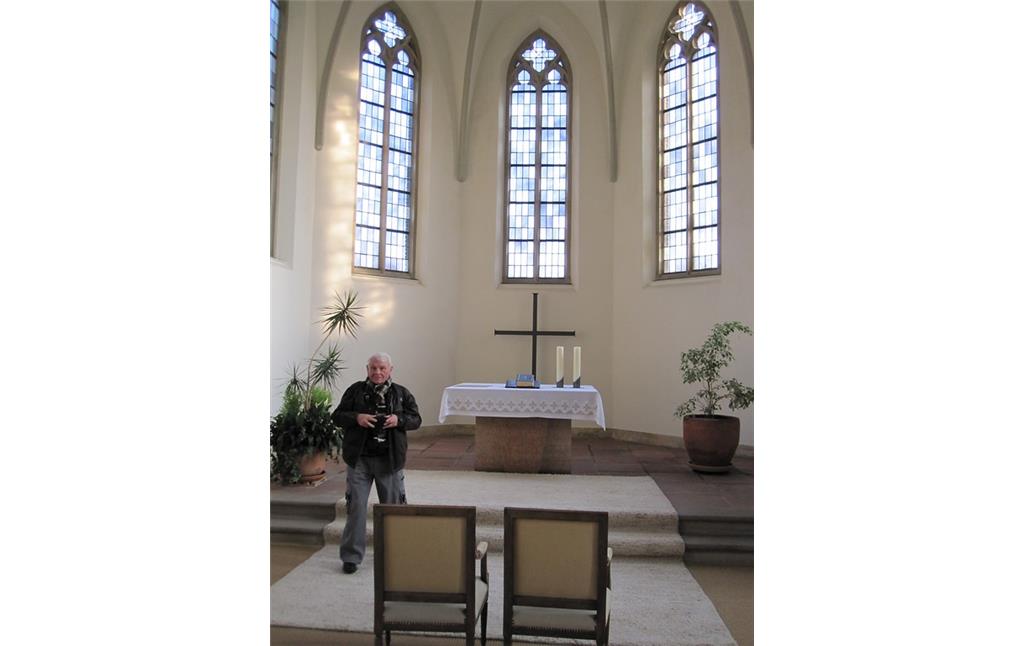 Altarbereich in der Evangelische Elisabethkirche in Louisendorf (2009)