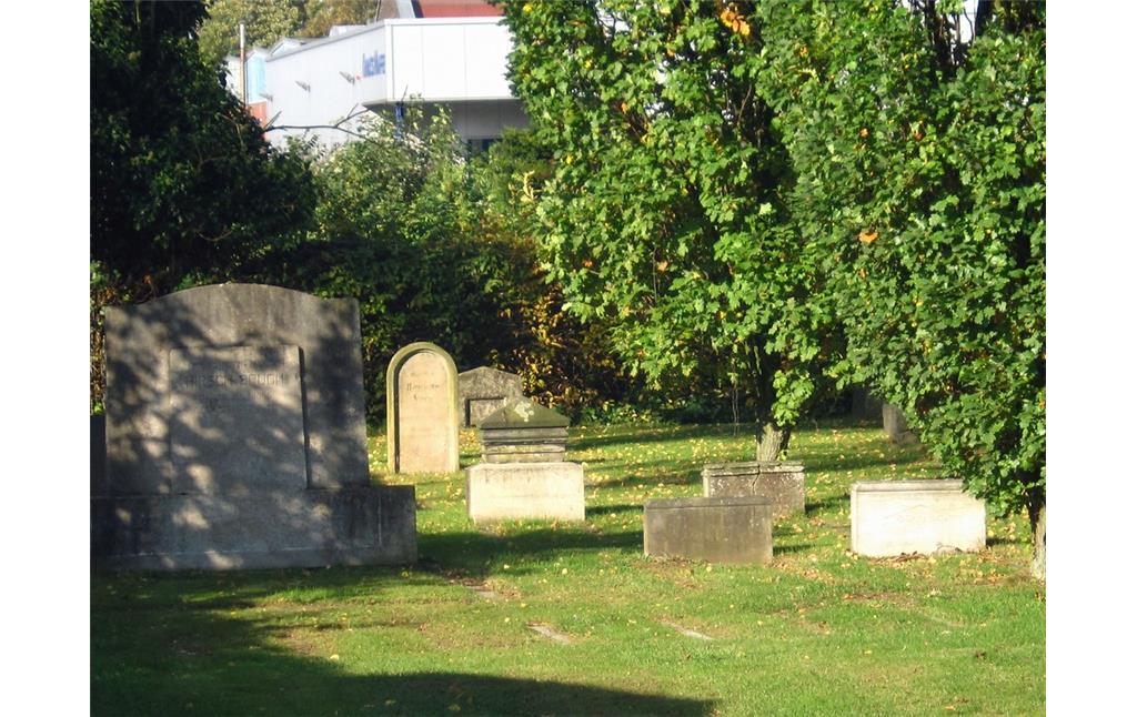 Blick auf den Jüdischen Friedhof am Kampweg in Dülken (2013).