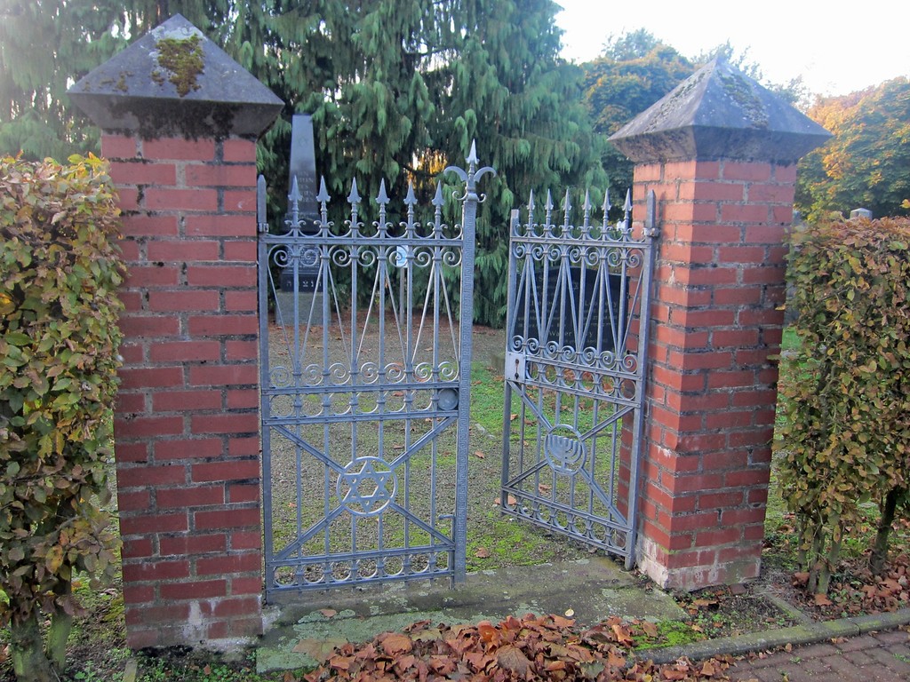 Eingangspforte zum Jüdischen Friedhof in Jüchen-Garzweiler (2013)