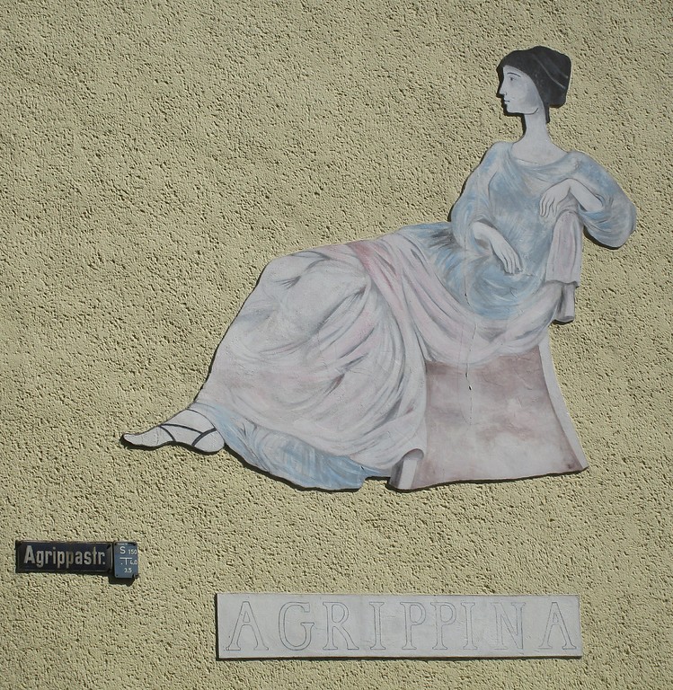 Darstellung der Agrippina, Gründerin der römischen Stadt Köln, an einer Hauswand in der Agrippastraße in Köln-Altstadt-Süd (2019)