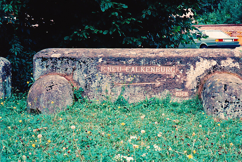 Ritterstein Nr. 45 "R. Neu-Falkenburg" in Wilgartswiesen (1994)