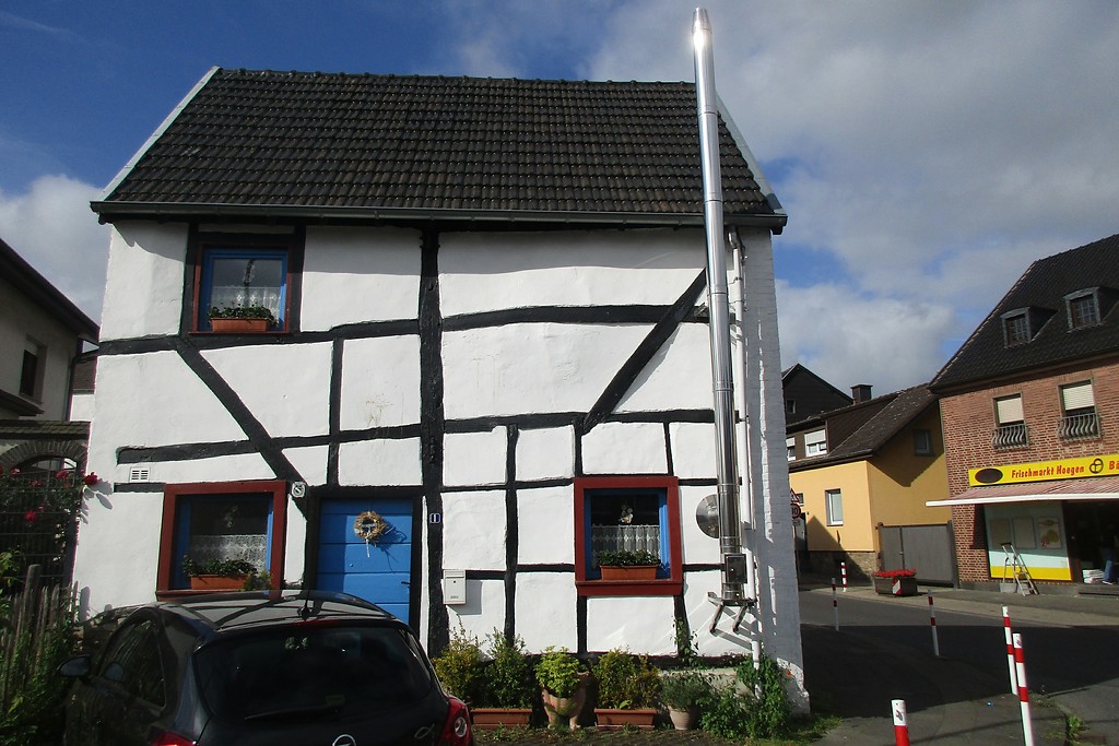 Altes Fachwerkhaus in der Nähe des Ortskerns von Hürtgenwald-Gey im Kreis Düren (2017)