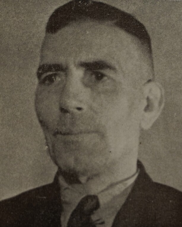 Franz Decker wurde als Mitglied der Porzer SPD am 24. August 1944 von der Gestapo verhaftet. Er starb vermutlich im Frühjahr 1945 im Konzentrationslager Sachsenhausen. Nach ihm ist heute eine Straße in Porz-Urbach benannt.