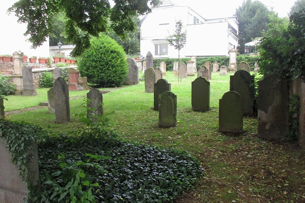 Jüdischer Friedhof Königswinter in der Clemens-August-Straße, Blick über das nord-östliche Gräberfeld (2018).
