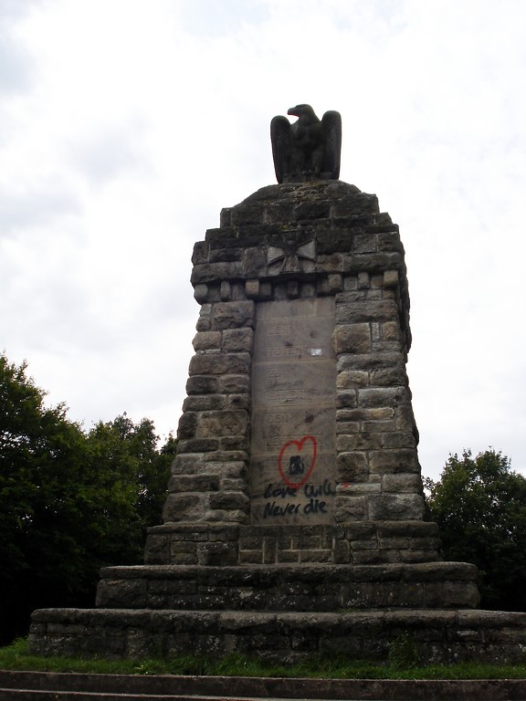 Kriegerdenkmal "Metternicher Eule" in Metternich in Koblenz (2014)