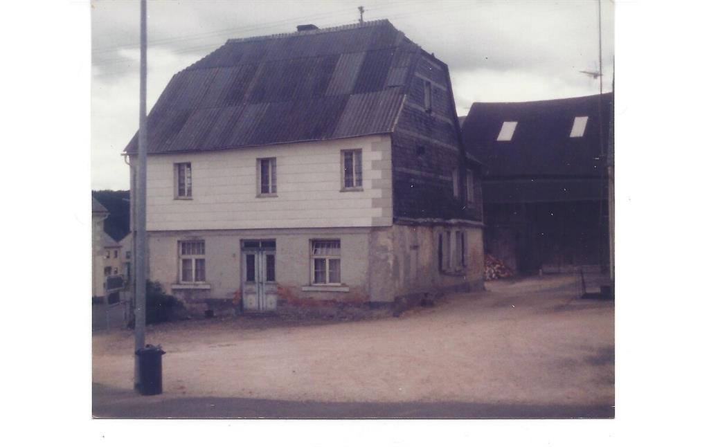 Das Fachwerkhaus Hauptstraße 3 in Hottenbach, genannt Haus Wolfe bzw. Haus Kolletzki, vor der Renovierung (1970er Jahre)