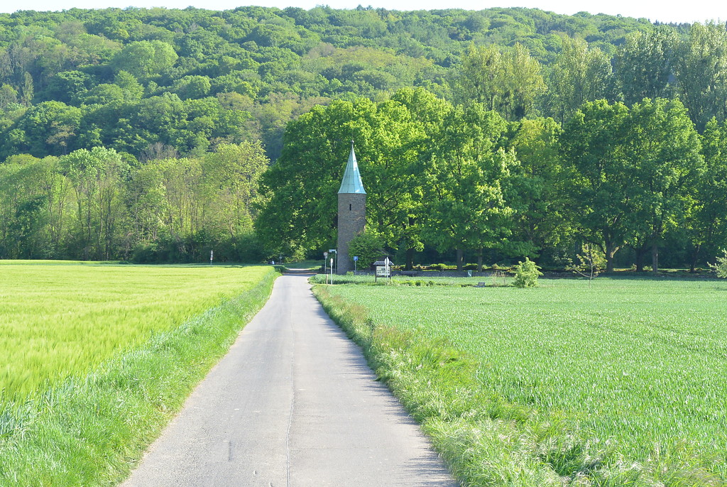 Zufahrt zum Soldatenfriedhof bei Bad Bodendorf (2014)