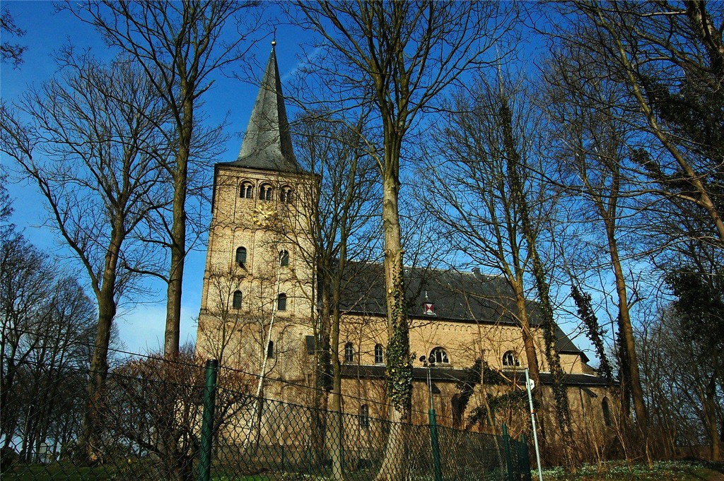 Das Kirchengebäude des Stifts Elten in Emmerich (2012).
