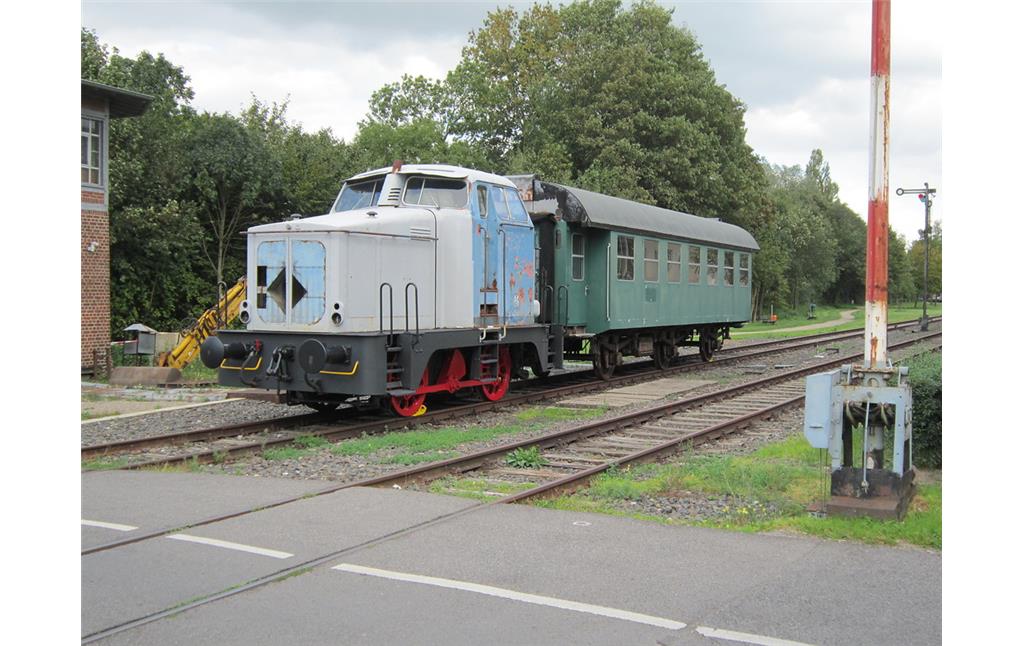 Diesellokomotive DH 240 der Eisenbahnfreunde Grenzland im Bahnhof Walheim in Aachen (2011)