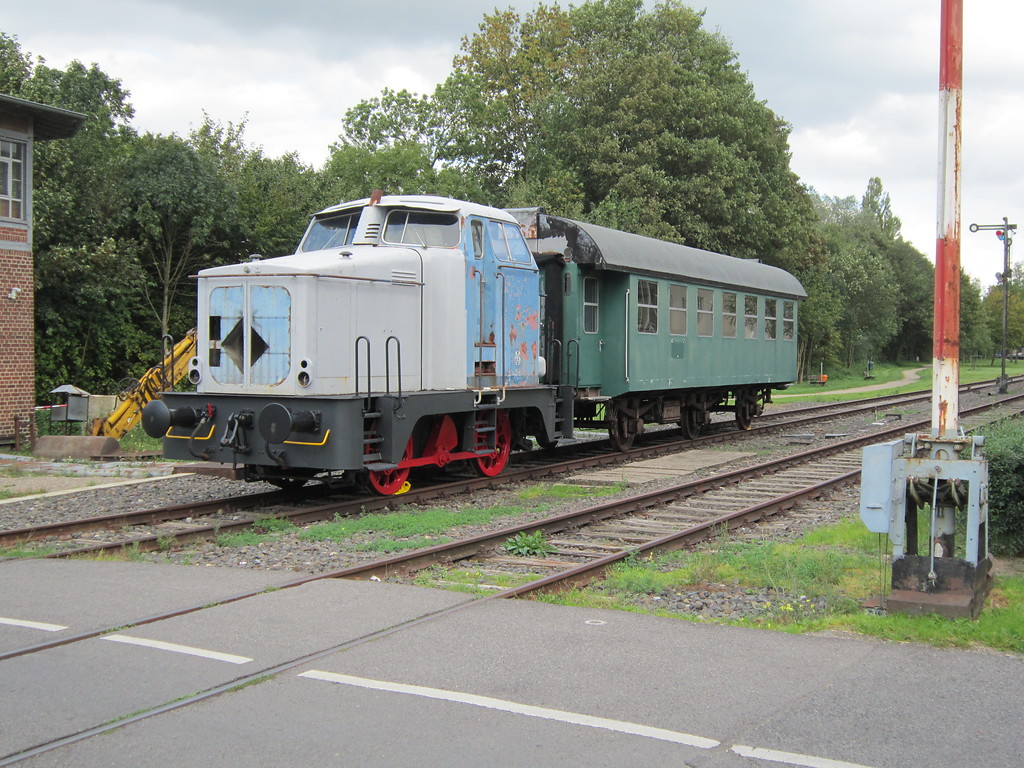 Diesellokomotive DH 240 der Eisenbahnfreunde Grenzland im Bahnhof Walheim in Aachen (2011)