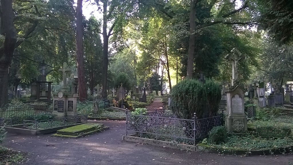 Gräber und Grabmale auf dem Alten Friedhof in Bonn-Nordstadt (2014).