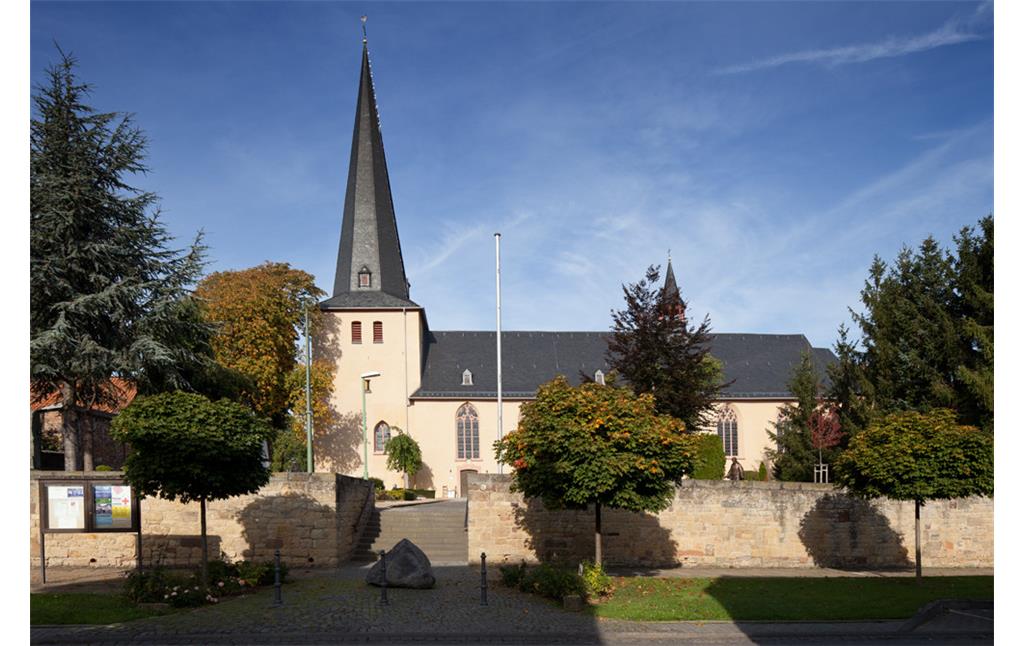 Zülpich-Bürvenich, Pfarrkirche St. Stephani Auffindung (2016)