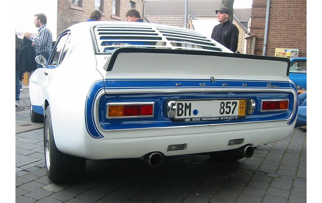 Ford-Personenkraftwagen des 1968-1973 auch in den Kölner Ford-Werken hergestellten Sportcoupés "Capri" (erste Generation) bei einer Oldtimer-Veranstaltung in Niederkassel (2011).