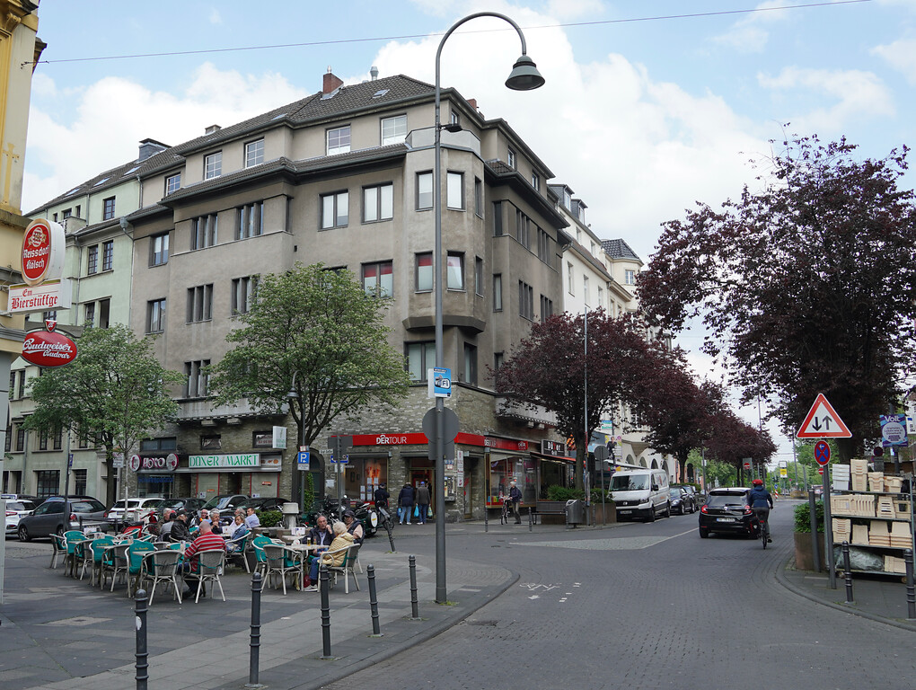 Blick auf die Straßenkreuzung Graf-Geßler-Straße / Deutzer Freiheit in Köln-Deutz (2022)