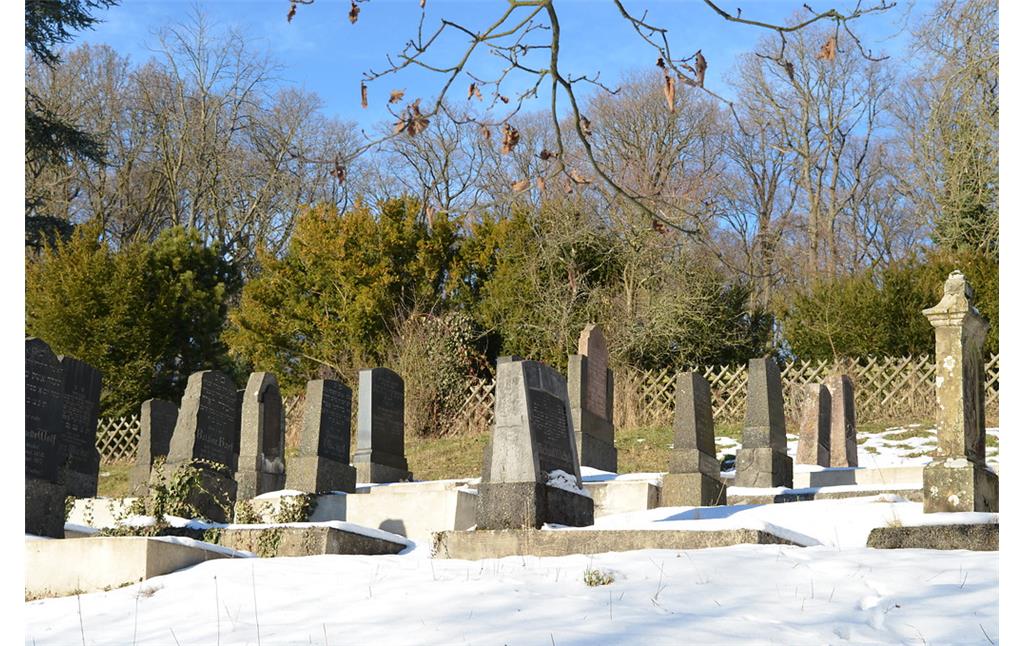 Einzelgräber des jüdischen Friedhofs Am Eichenhang in Seibersbach (2017)