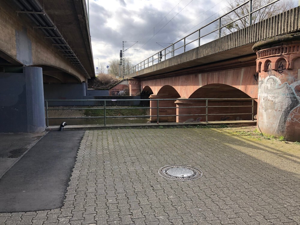 Die Straßenbrücke Kasseler Straße in Bad Vilbel (2020)