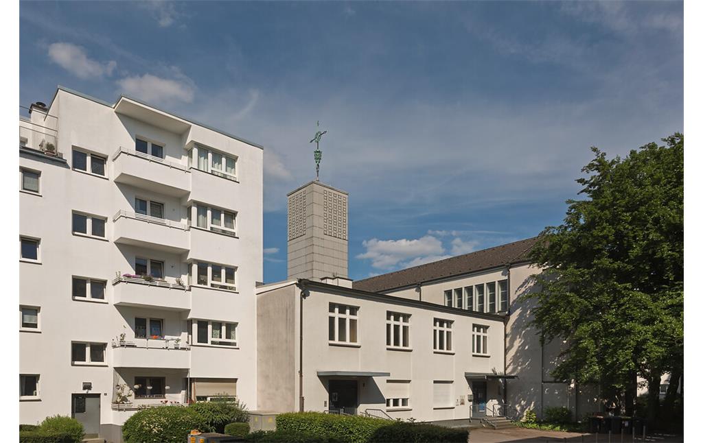 Die Katholische Pfarrkirche St. Petrus Canisius in der Siedlung Weiße Stadt in Köln-Buchforst (2017)