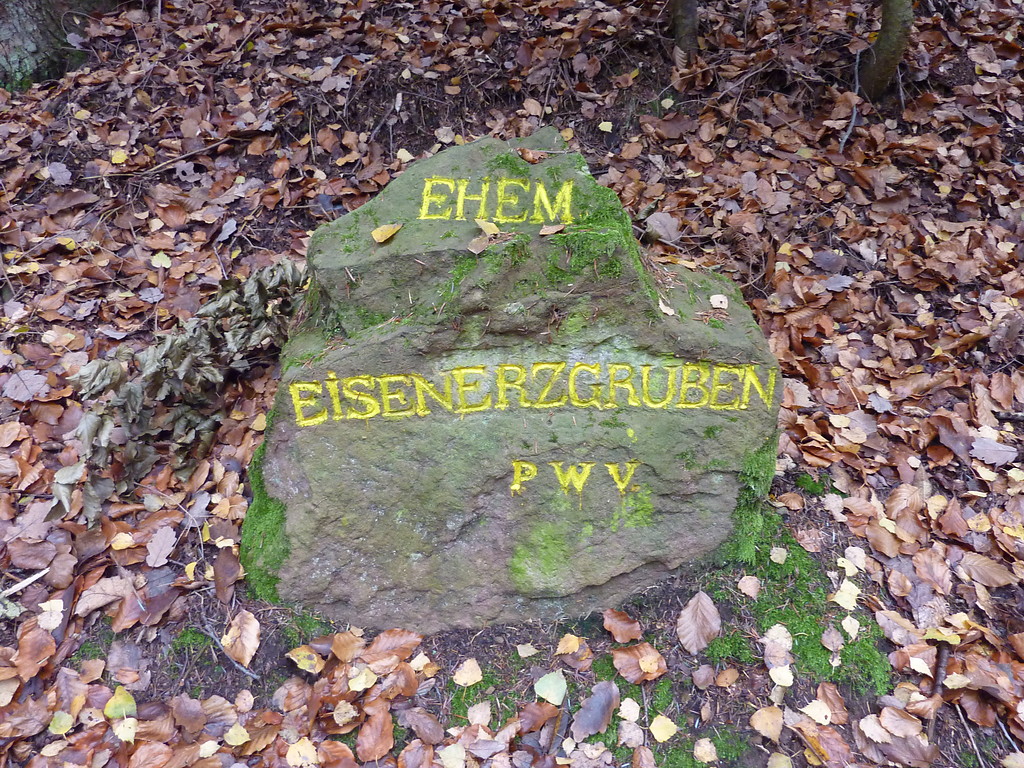 Ritterstein Nr. 28 "Ehem. Eisenerzgruben" bei Böllenborn (2012)
