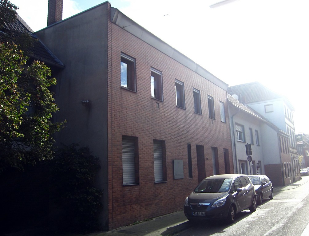 Wohnhaus in der Klever Straße 30. Hier befand sich die ehemalige Synagoge der jüdischen Gemeinde in Hüls (2014).