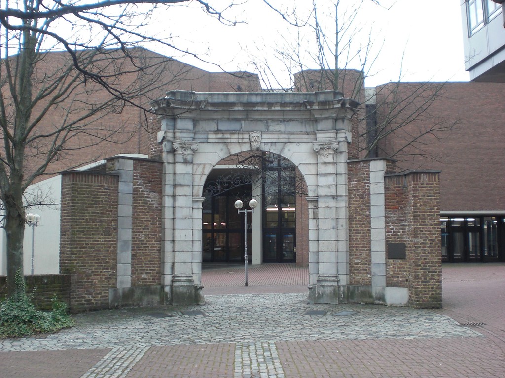 Das sogenannte Barocktor, ein Torbogen vom Klosterrather Hof, in der Eilfschornsteinstraße 15 in Aachen