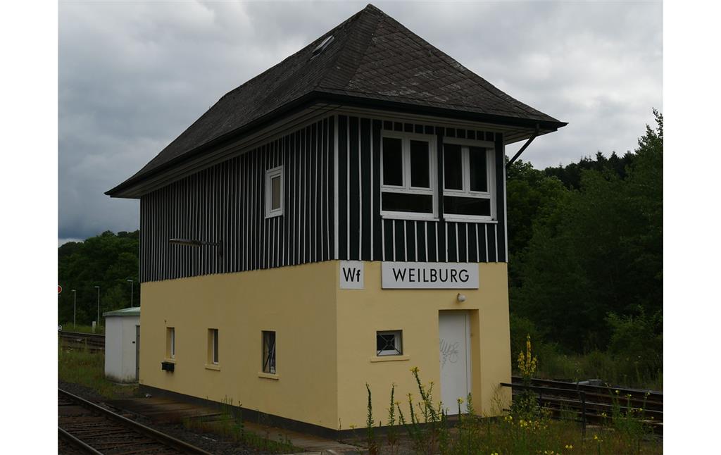 Stellwerksgebäude Wf des Bahnhofs Weilburg (2017)