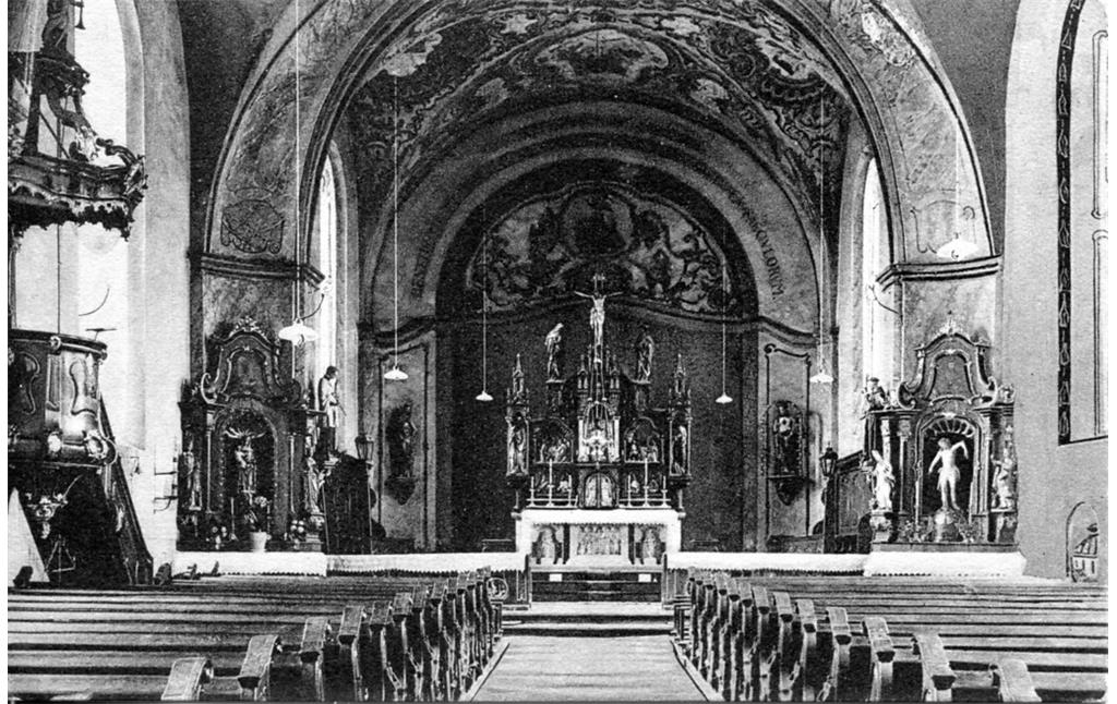Blick in die Kirche Sankt Martin in Briedel in Richtung Altar (1935)