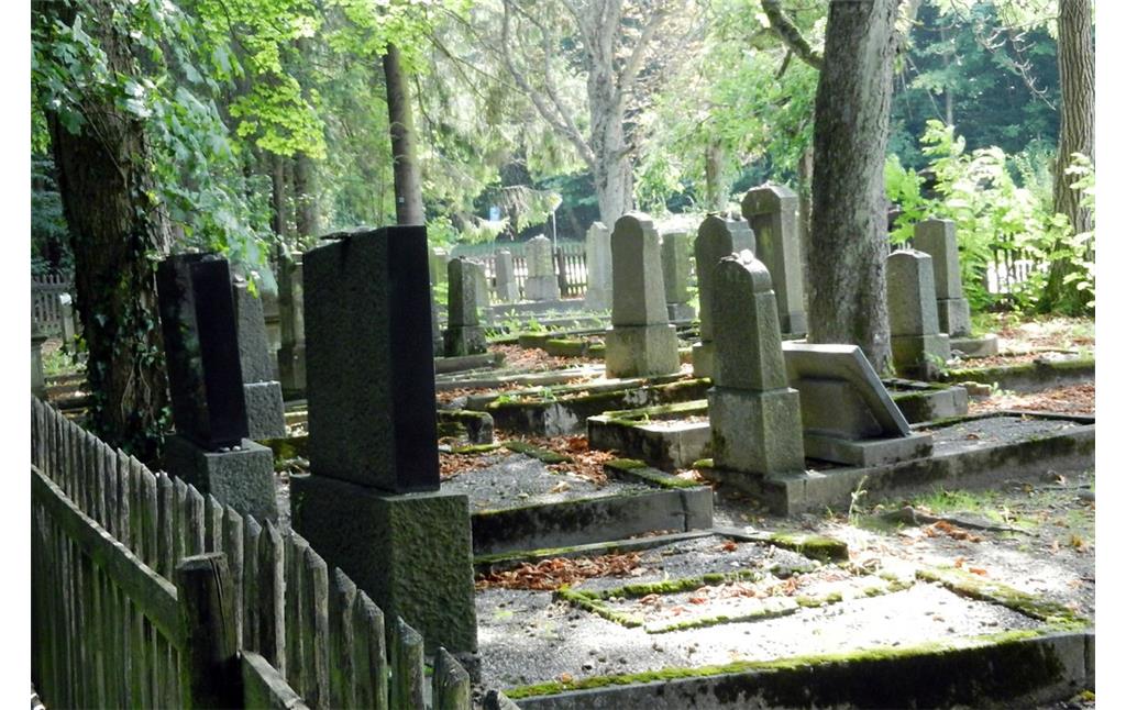 Jüdischer Friedhof Kastellaun, Blick von außen über das Gräberfeld (2017)