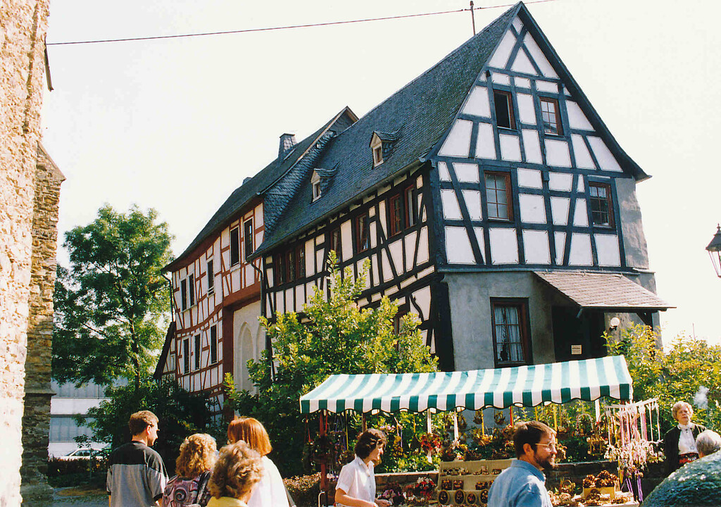 Fachwerkensemble Alois-Jäger-Platz 1 in Montabaur - hier die ehemalige Knabenschule (1990er Jahre)