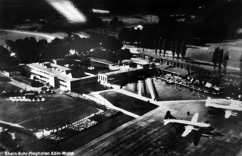 Der vormalige Militärflugplatz Wahn als ziviler Flughafen "Rhein-Ruhr-Flughafen Köln-Wahn" (nach 1957).