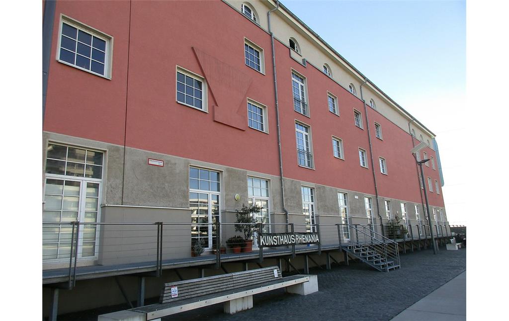 Rückwärtige Ansicht des "Kunsthaus Rhenania" an der Bayenwerft des Kölner Rheinauhafens (2019).