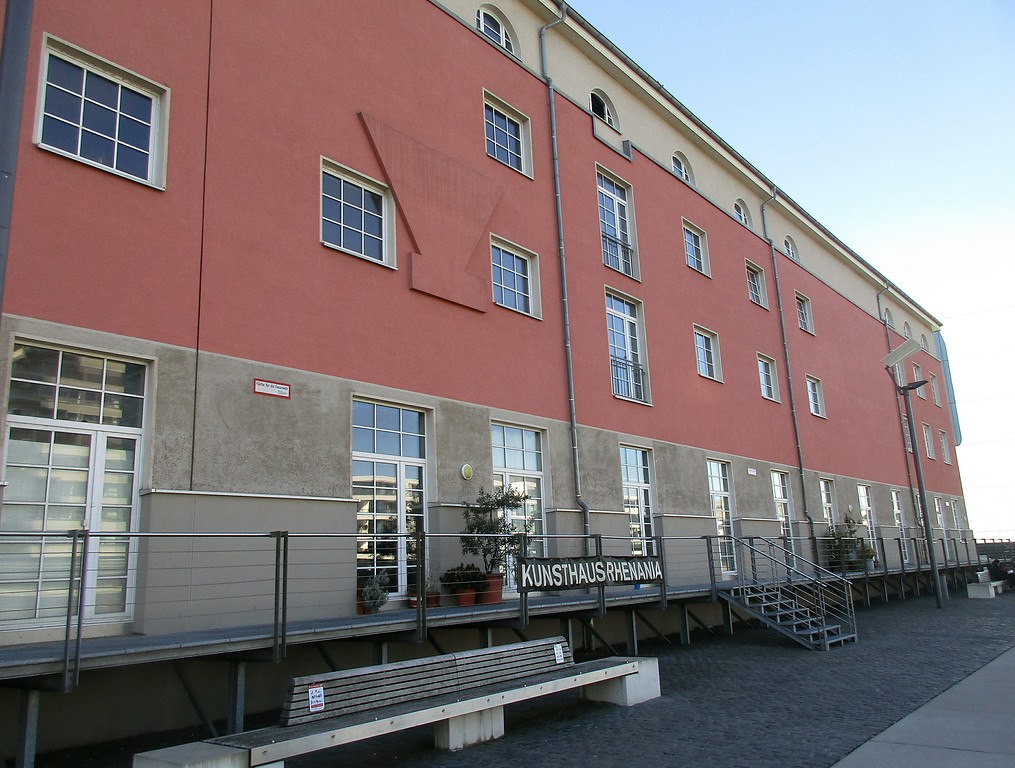 Rückwärtige Ansicht des "Kunsthaus Rhenania" an der Bayenwerft des Kölner Rheinauhafens (2019).