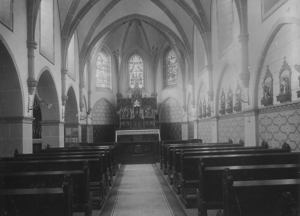Historische Fotografie aus der Klosterkirche Maria Engelport bei Treis-Karden (bis 1913)
