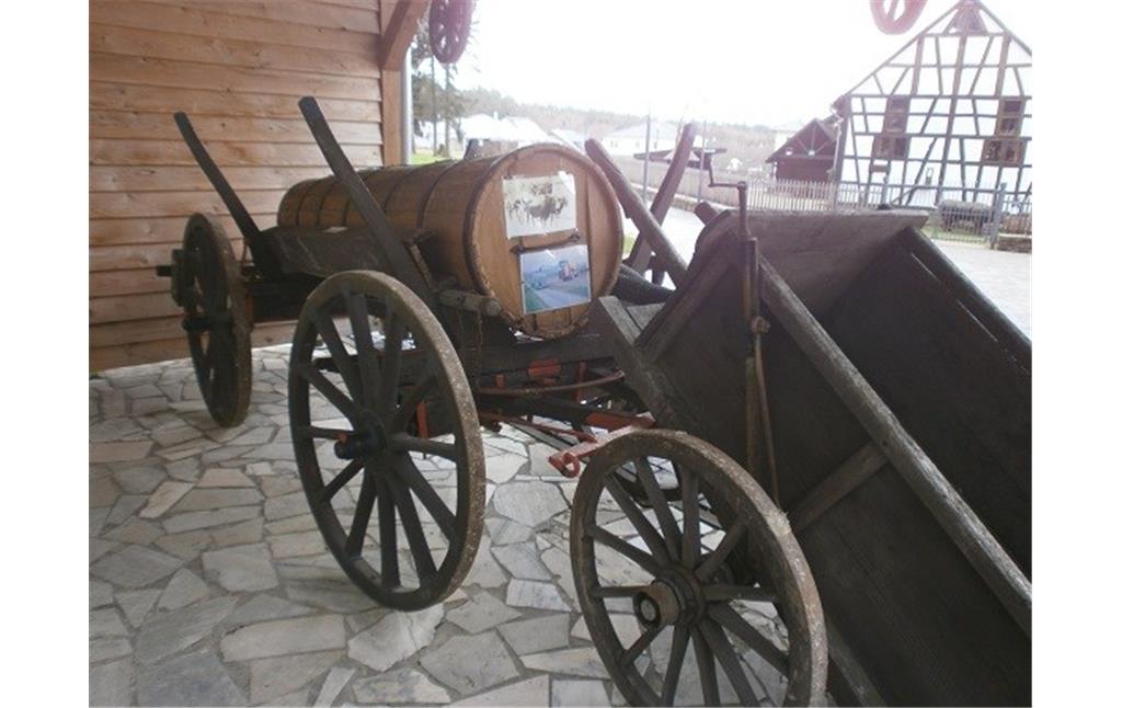 Historische Transportkarren im Agrarhistorischen Museum Emmelshausen (2014)