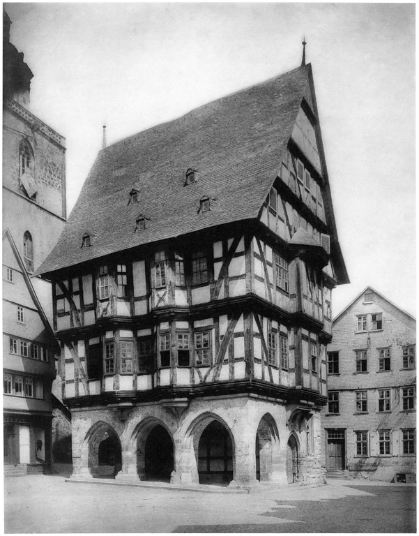 Ansicht des Alsfelder Rathauses aus dem Band "Hessische Holzbauten" (Ludwig Bickell, 1887)