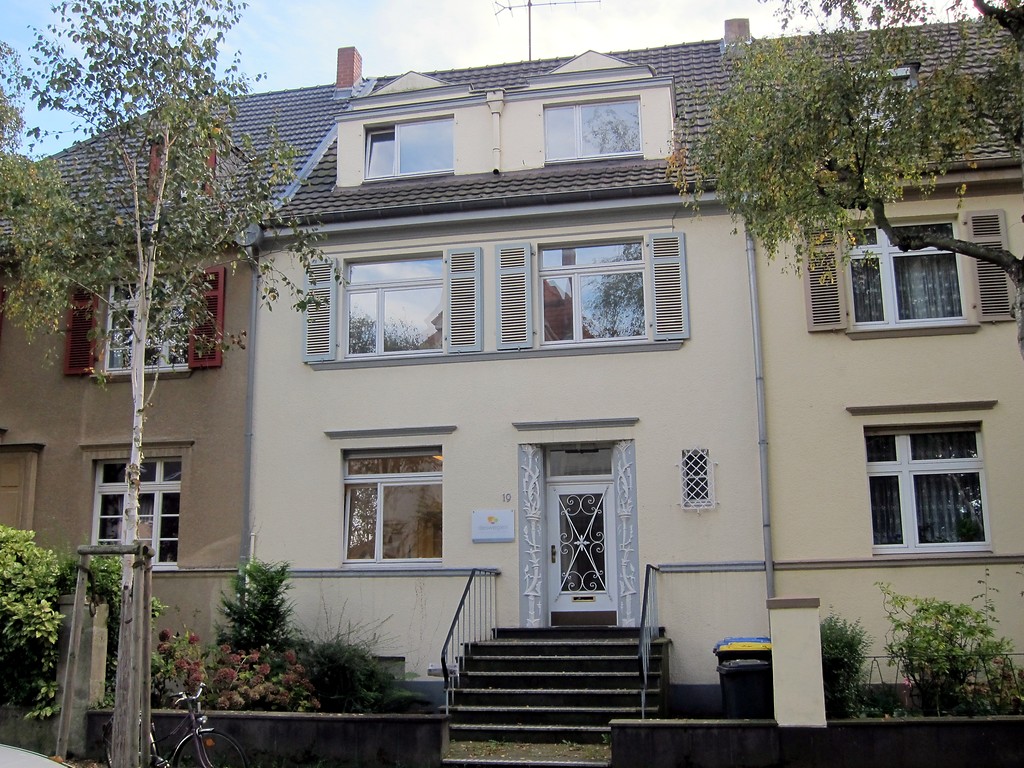 Frontansicht des Wohnhauses Coburger Straße 19 in Bonn (2014)