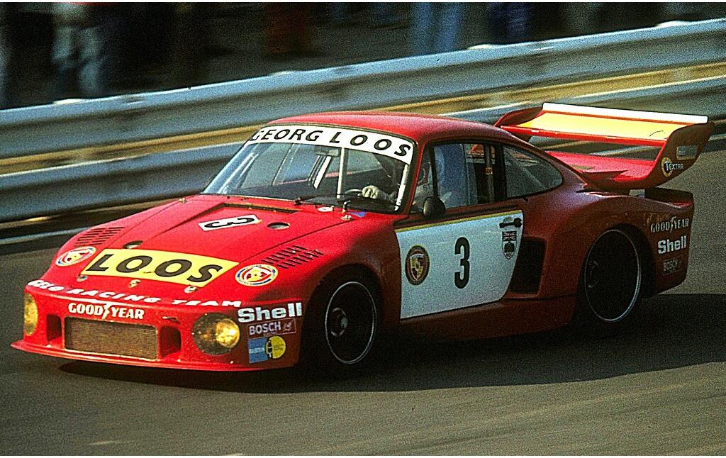 Der Rennfahrer Rolf Stommelen (1943-1983) beim 1000-km-Rennen auf dem Nürburgring am 29. Mai 1977 in einem Porsche 935 des Kölner GELO Racing Teams.