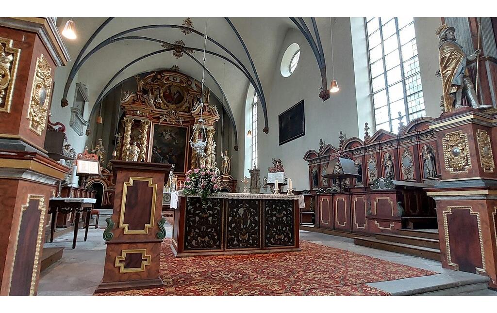 Altarbereich der ehemaligen Klosterkirche der Benediktinerabtei Corvey bei Höxter, heute katholische Pfarrkirche St. Stephanus und St. Vitus (2021).