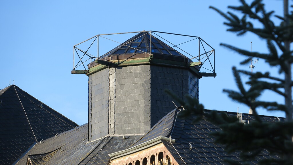 Oktogon im Dach der Pfarrkirche Sankt Johannes der Täufer in Treis (2022)